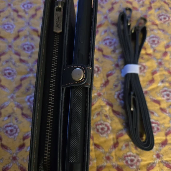 Google Pixel 9 Pro XL Wallet Case – Wristlet & Crossbody – Brand New - Picture 3 of 8